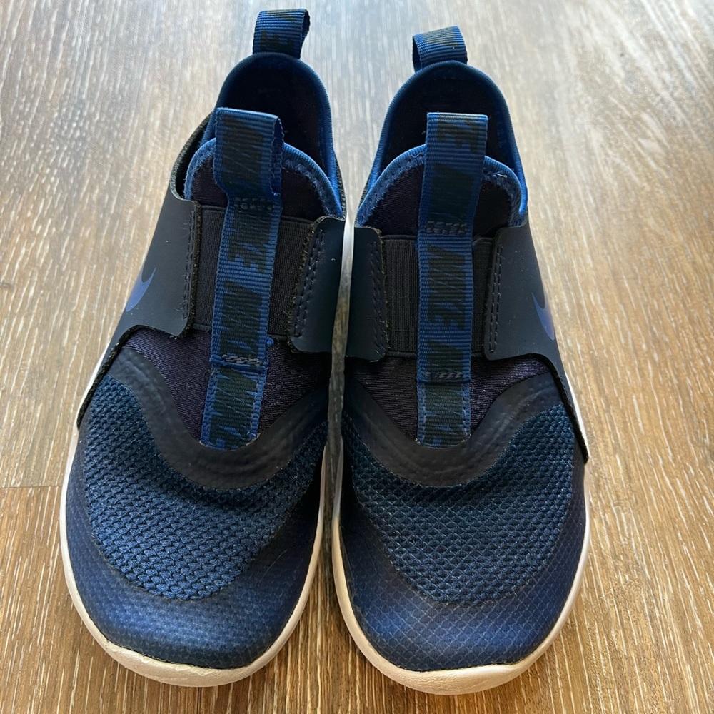 Nike flex toddler sneakers